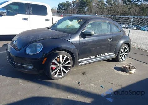 2012 Volkswagen Beetle 2.0T Turbo Launch Edition z USA, uszkodzony, nr VIN 3VWVA7AT6CM602890